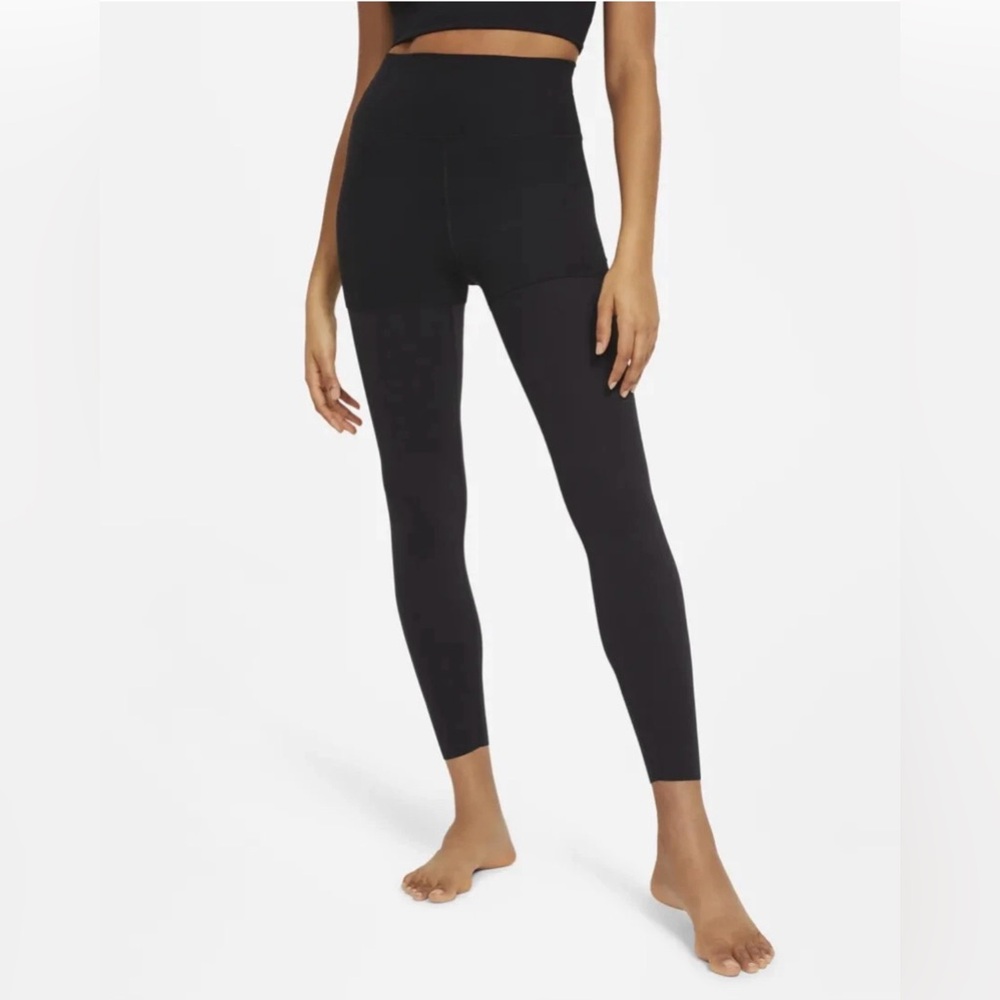 Nike Women’s Yoga Pants‎